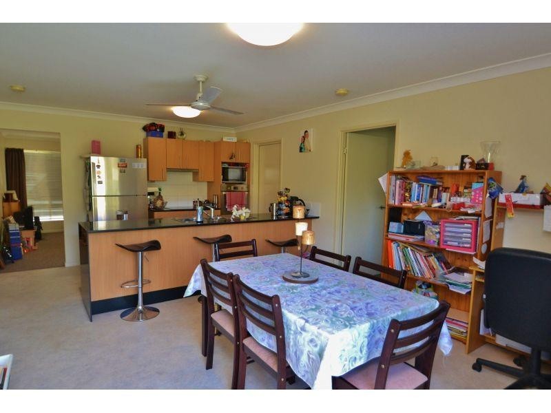 5b Vista Close, Southside QLD 4570