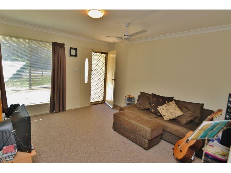 5b Vista Close, Southside QLD 4570