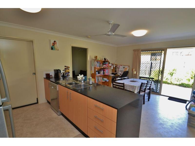 5b Vista Close, Southside QLD 4570