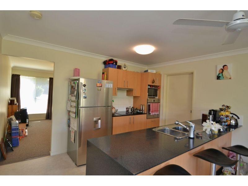 5b Vista Close, Southside QLD 4570