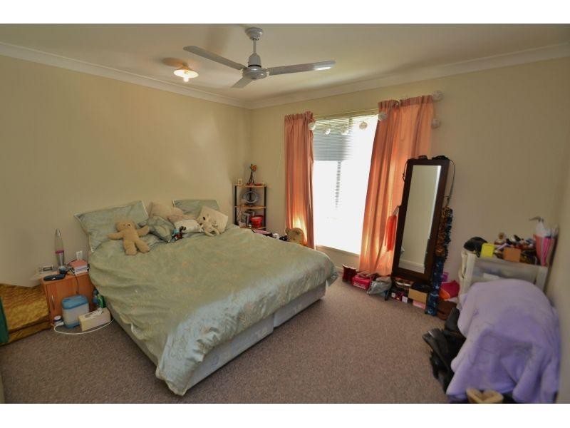 5b Vista Close, Southside QLD 4570