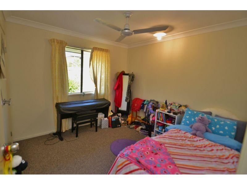 5b Vista Close, Southside QLD 4570