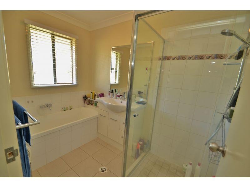 5b Vista Close, Southside QLD 4570