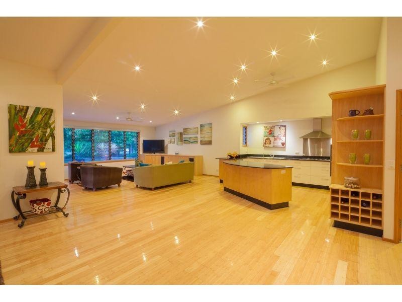 27 Creek Road, Noosaville QLD 4566