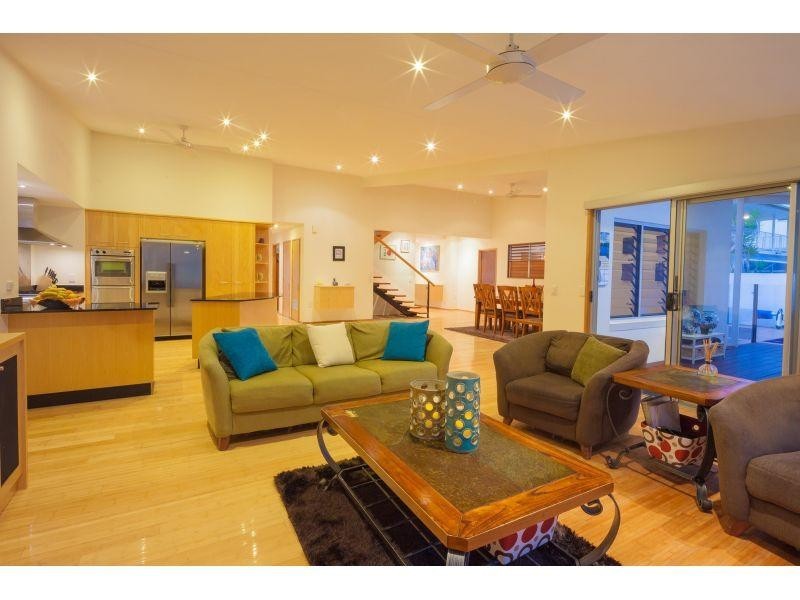 27 Creek Road, Noosaville QLD 4566