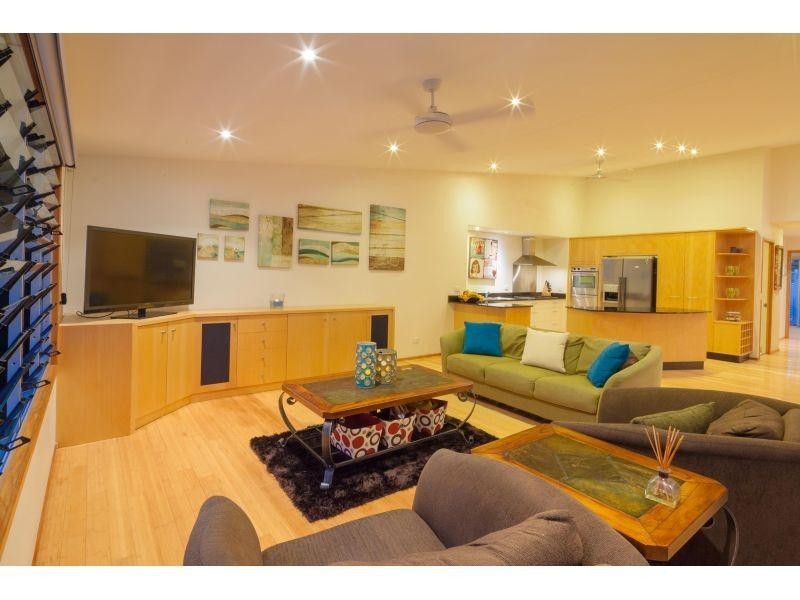 27 Creek Road, Noosaville QLD 4566