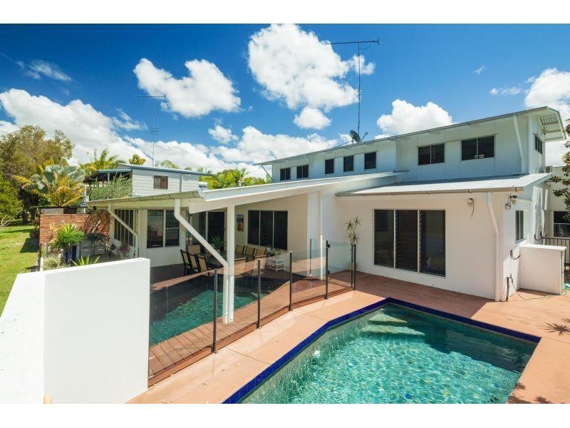 27 Creek Road, Noosaville QLD 4566