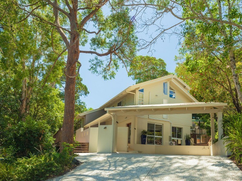 6 Moonare Crescent, Noosa Heads QLD 4567