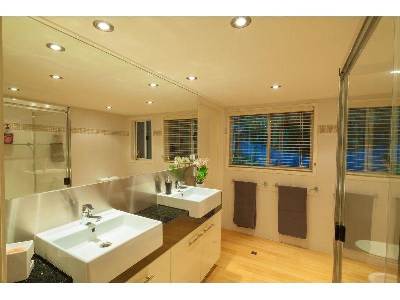 6 Moonare Crescent, Noosa Heads QLD 4567