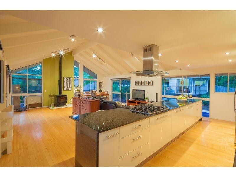 6 Moonare Crescent, Noosa Heads QLD 4567