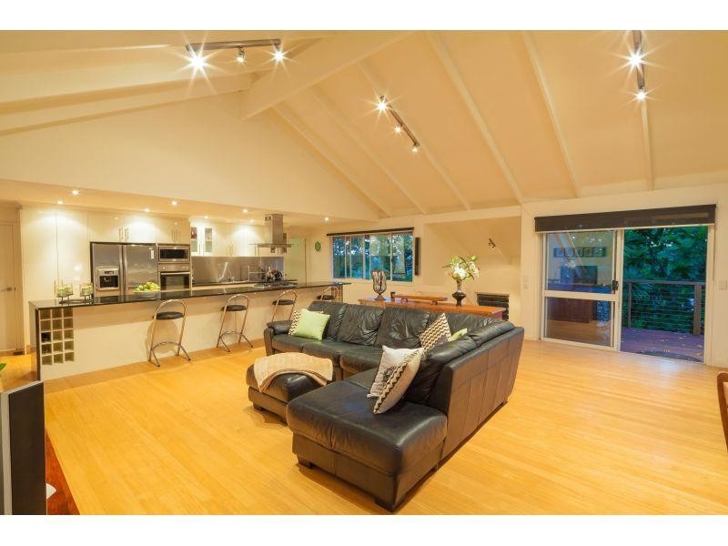 6 Moonare Crescent, Noosa Heads QLD 4567