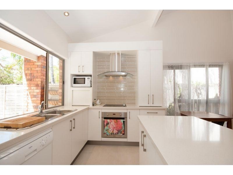 1/8 Woorookool Place, Noosaville QLD 4566