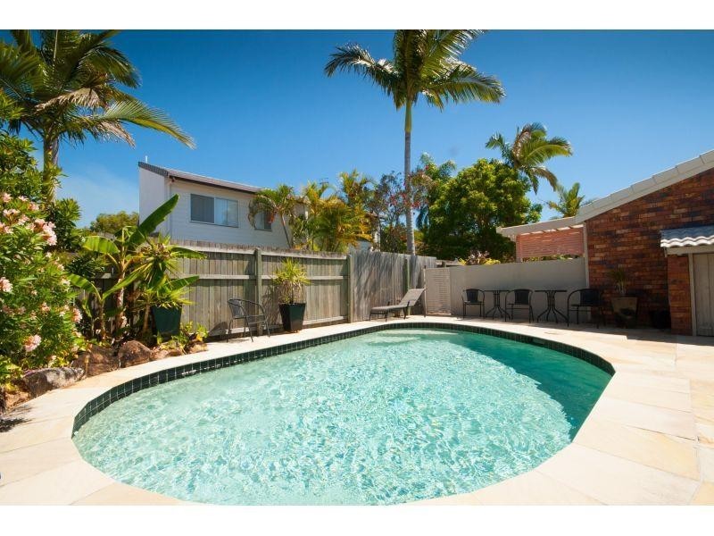 1/8 Woorookool Place, Noosaville QLD 4566