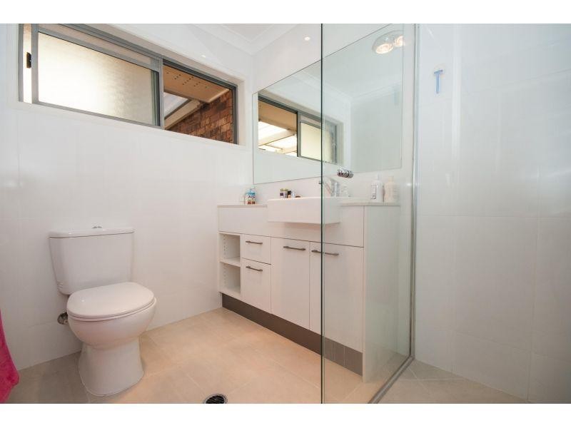 1/8 Woorookool Place, Noosaville QLD 4566