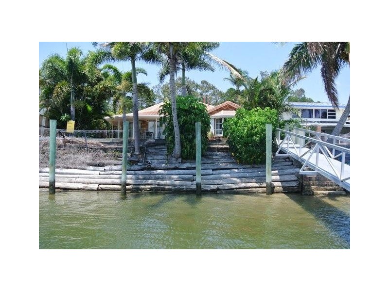 16 Esplanade, Tin Can Bay QLD 4580