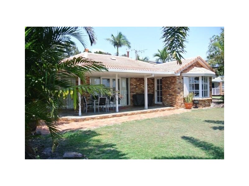 16 Esplanade, Tin Can Bay QLD 4580