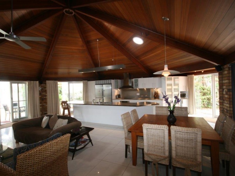 16 Esplanade, Tin Can Bay QLD 4580