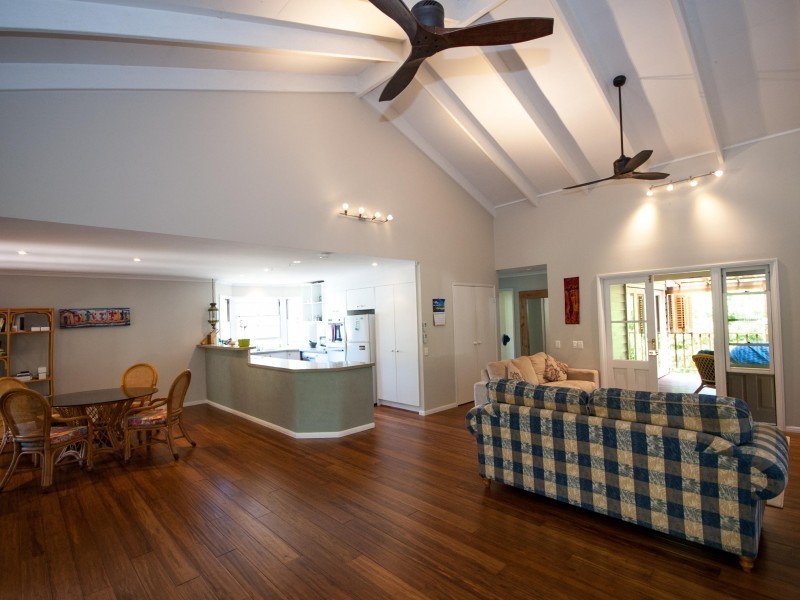 95 Lake Weyba Drive, Noosaville QLD 4566