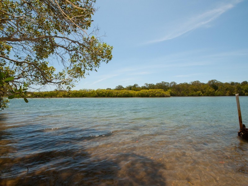 95 Lake Weyba Drive, Noosaville QLD 4566