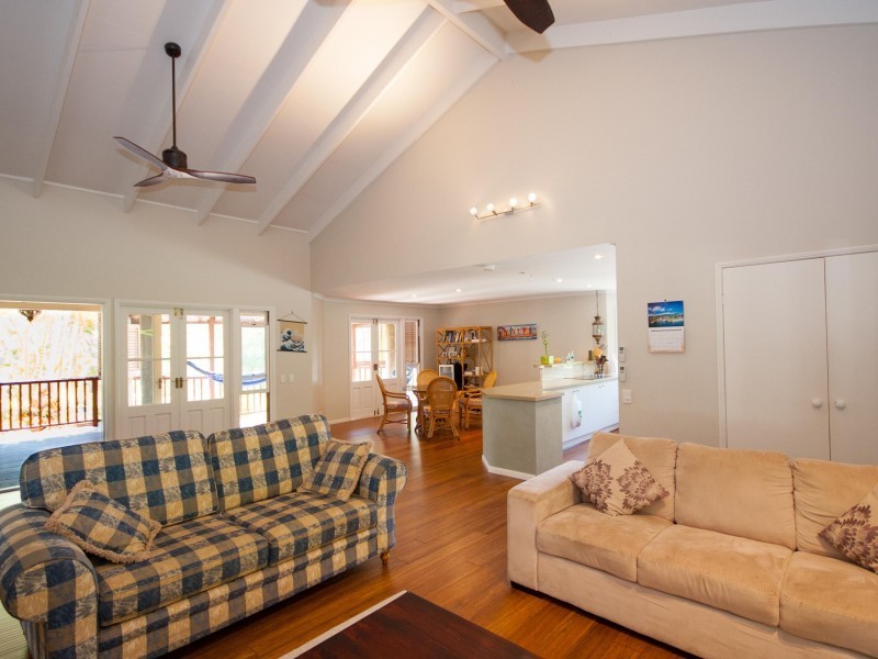 95 Lake Weyba Drive, Noosaville QLD 4566