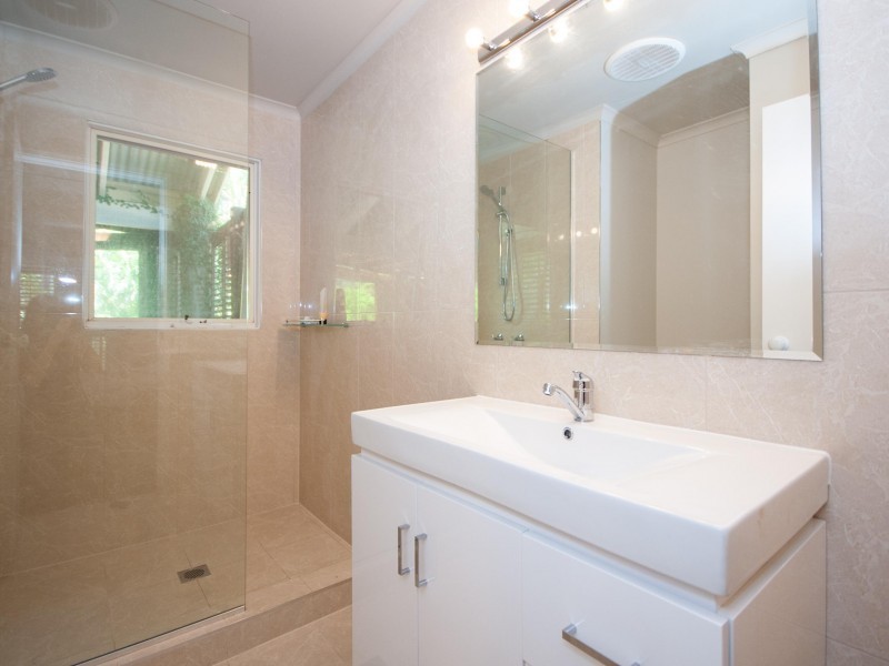 95 Lake Weyba Drive, Noosaville QLD 4566