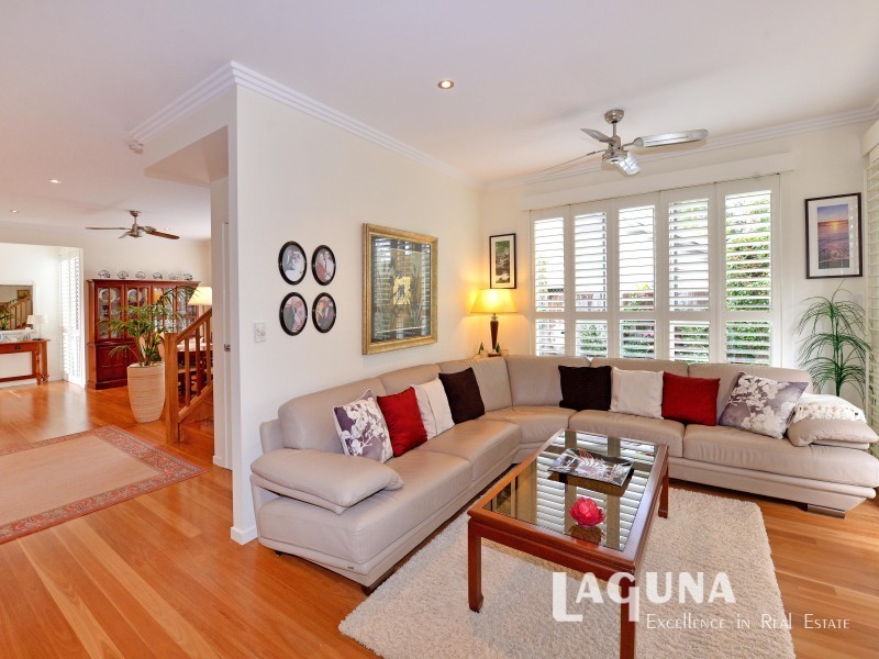 3/2 Lake Weyba Drive, Noosaville QLD 4566