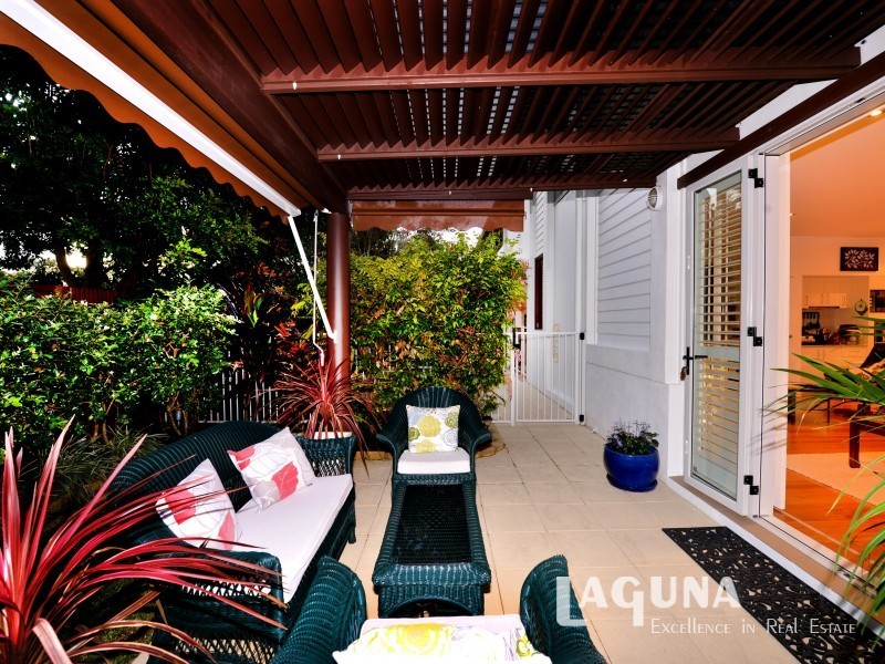 3/2 Lake Weyba Drive, Noosaville QLD 4566