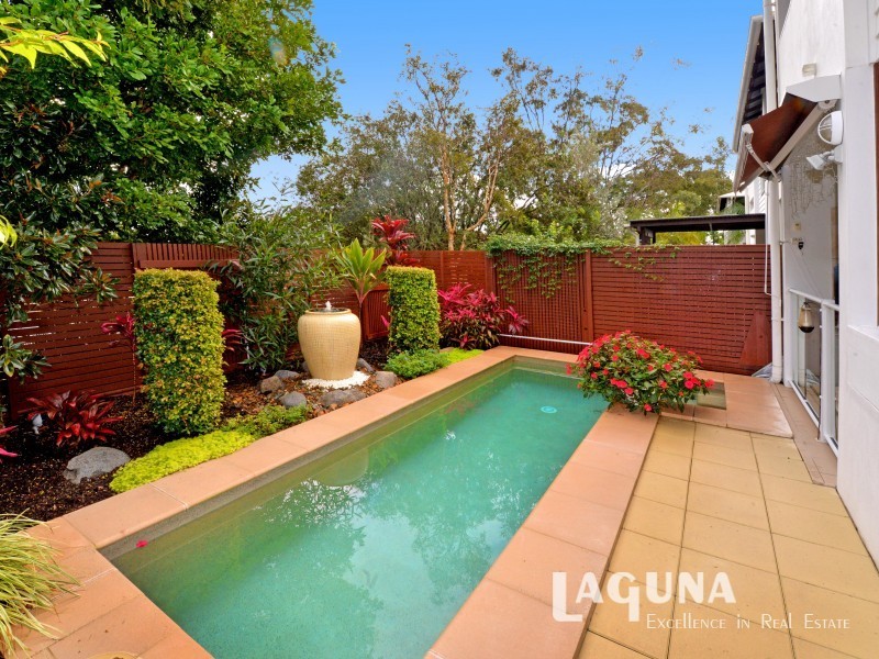 3/2 Lake Weyba Drive, Noosaville QLD 4566