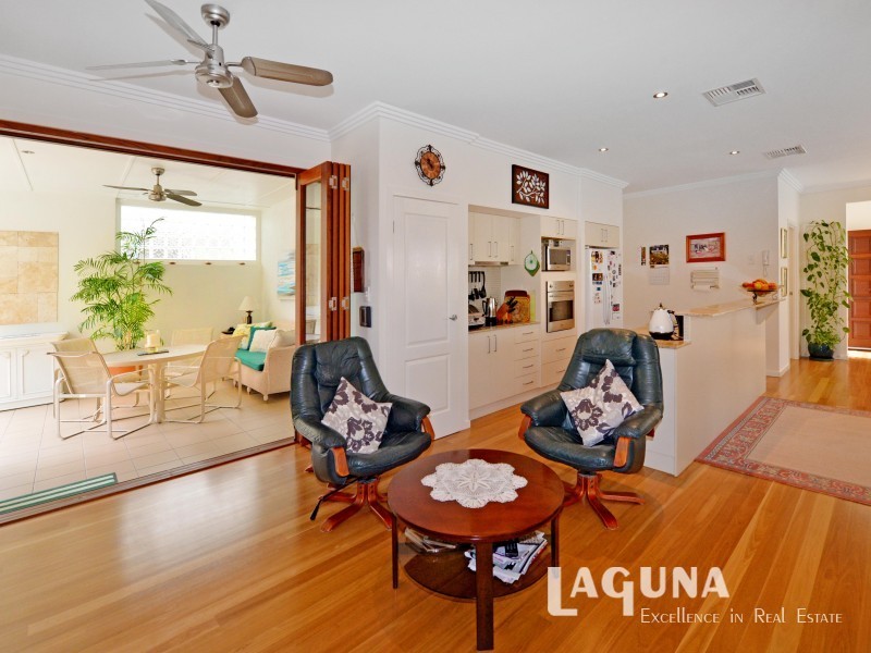 3/2 Lake Weyba Drive, Noosaville QLD 4566