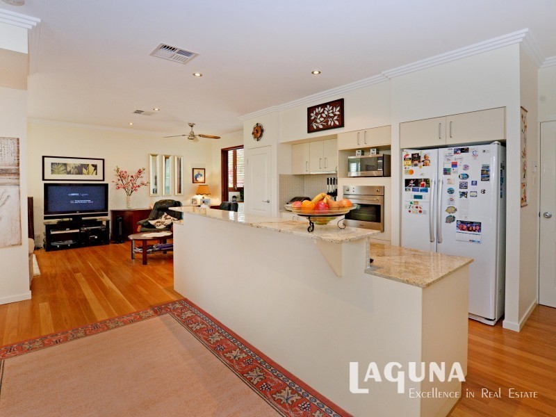 3/2 Lake Weyba Drive, Noosaville QLD 4566