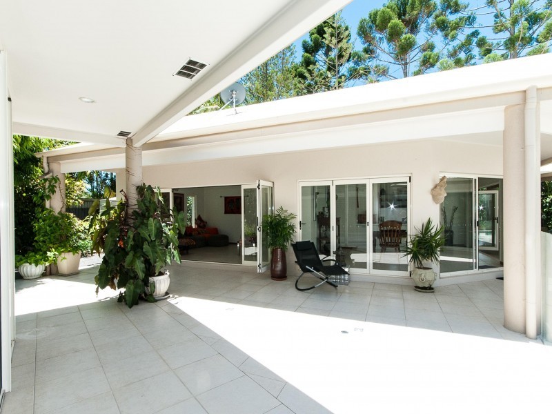 4 Shorehaven Drive, Noosa Waters QLD 4566