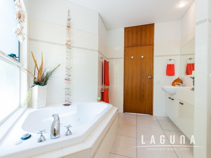 4 Shorehaven Drive, Noosa Waters QLD 4566