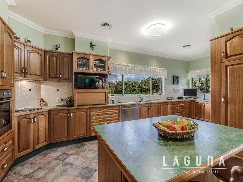 49 Lake Ridge Court, Lake Macdonald QLD 4563