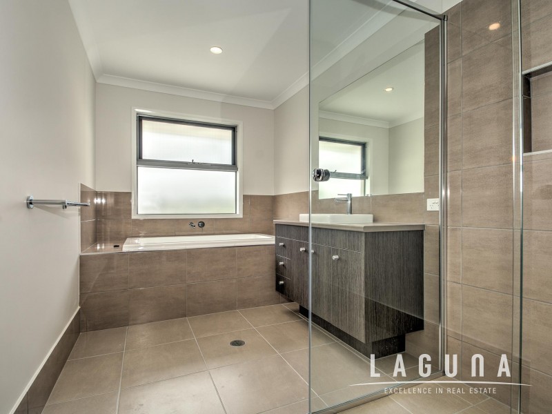 3 Hollyhock Crescent, Noosa Heads QLD 4567