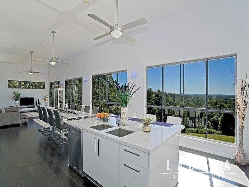 18 Clearview Drive, Lake Macdonald QLD 4563