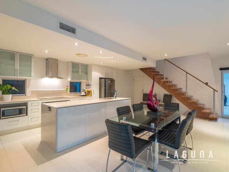 2/10 Nannygai Street, Noosaville QLD 4566