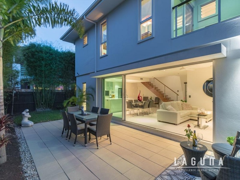 2/10 Nannygai Street, Noosaville QLD 4566