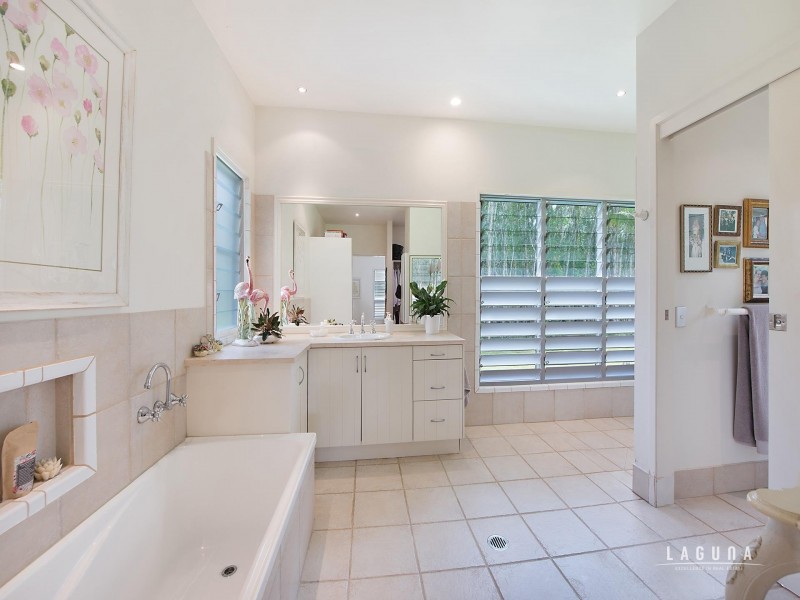 87 Lake Weyba Drive, Noosaville QLD 4566