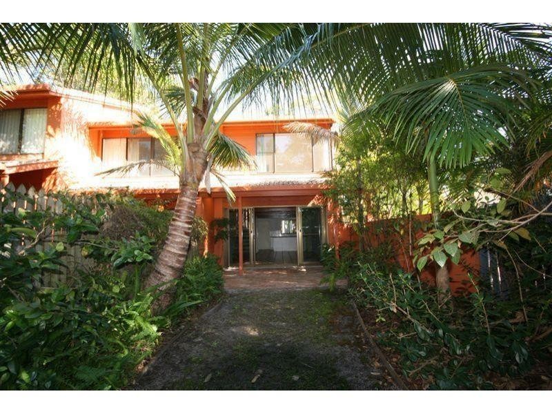 13/2 Dolphin Crescent, Noosaville QLD 4566