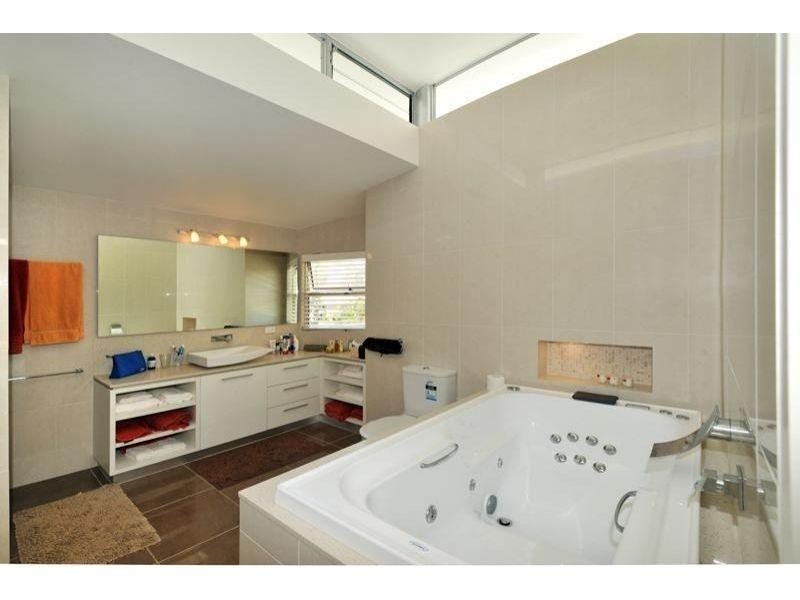 4 Noosa Parade, Noosa Heads QLD 4567