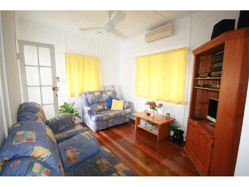 6 Cloudsley St, Noosaville QLD 4566