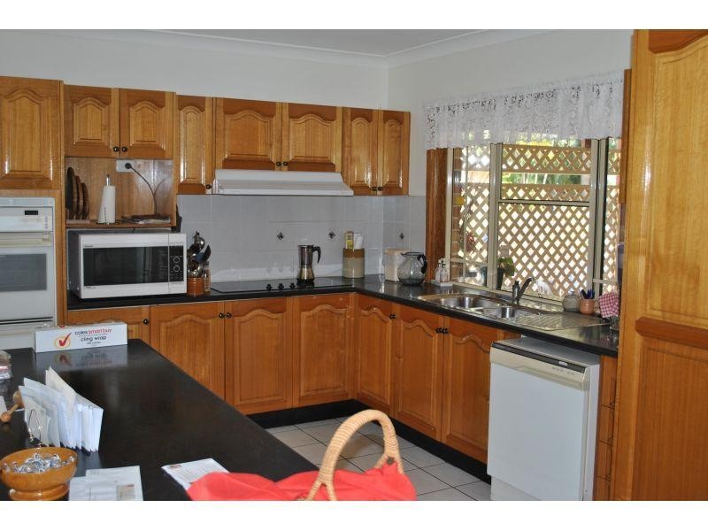 25 Robert Street, Noosaville QLD 4566
