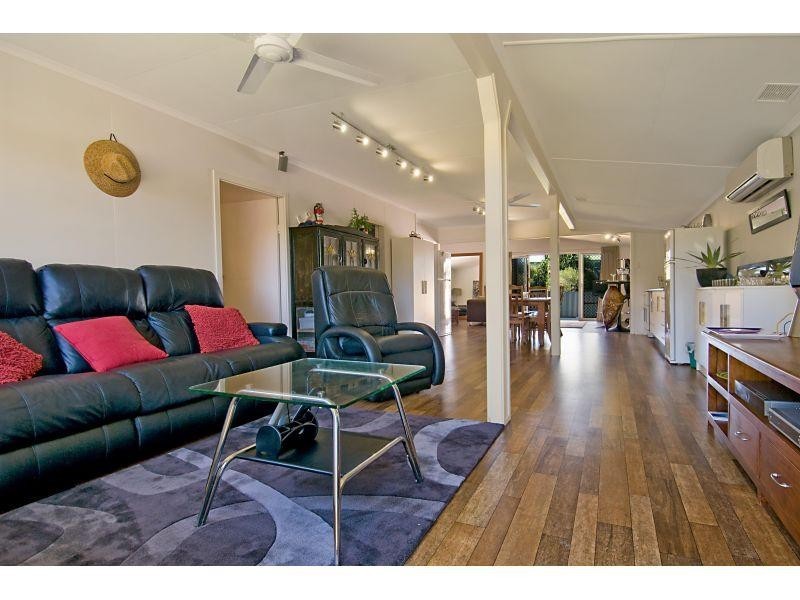 5 Mackerel Street, Noosa North Shore QLD 4565