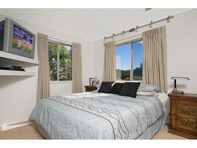 5 Mackerel Street, Noosa North Shore QLD 4565