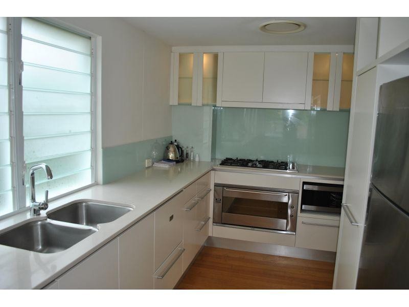 2/4 Howard Street, Noosaville QLD 4566