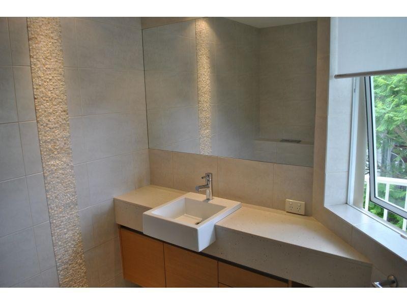 2/4 Howard Street, Noosaville QLD 4566