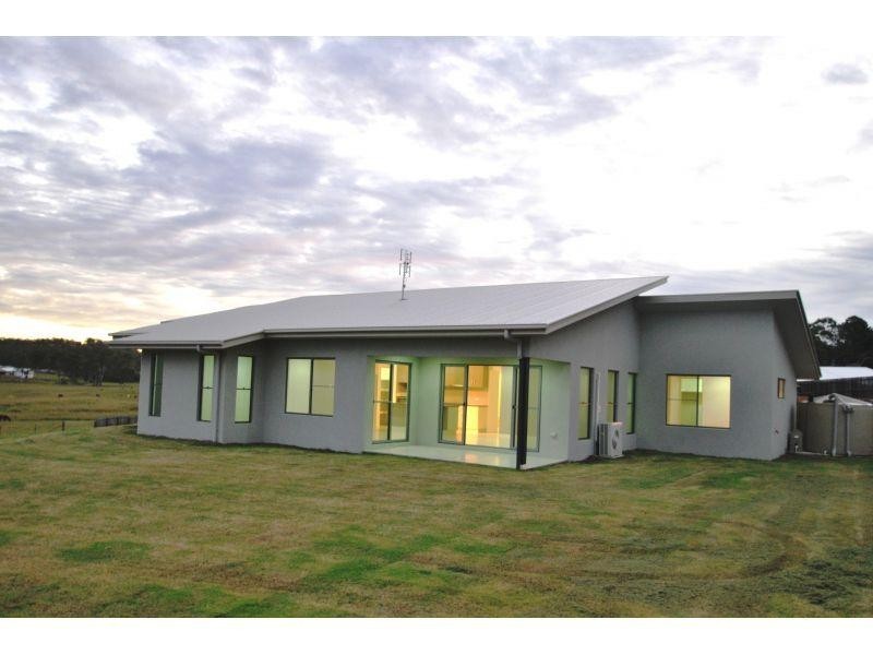 6 Eagle Hawk Drive, Southside QLD 4570