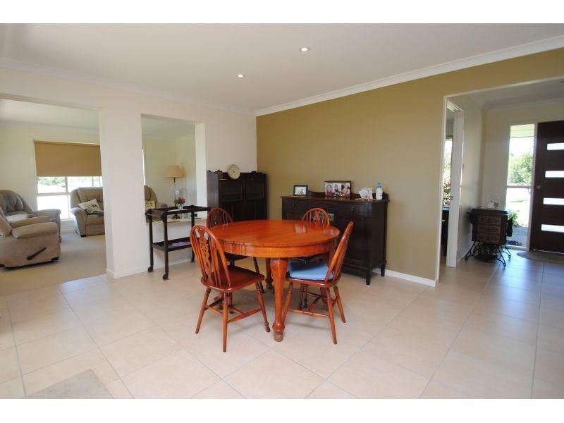 4 Oxley Court, Southside QLD 4570