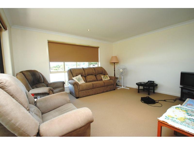 4 Oxley Court, Southside QLD 4570