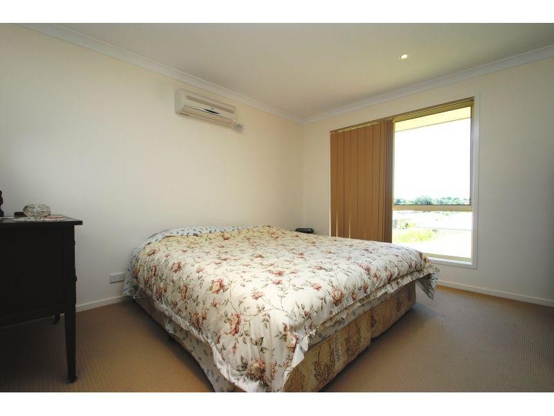 4 Oxley Court, Southside QLD 4570